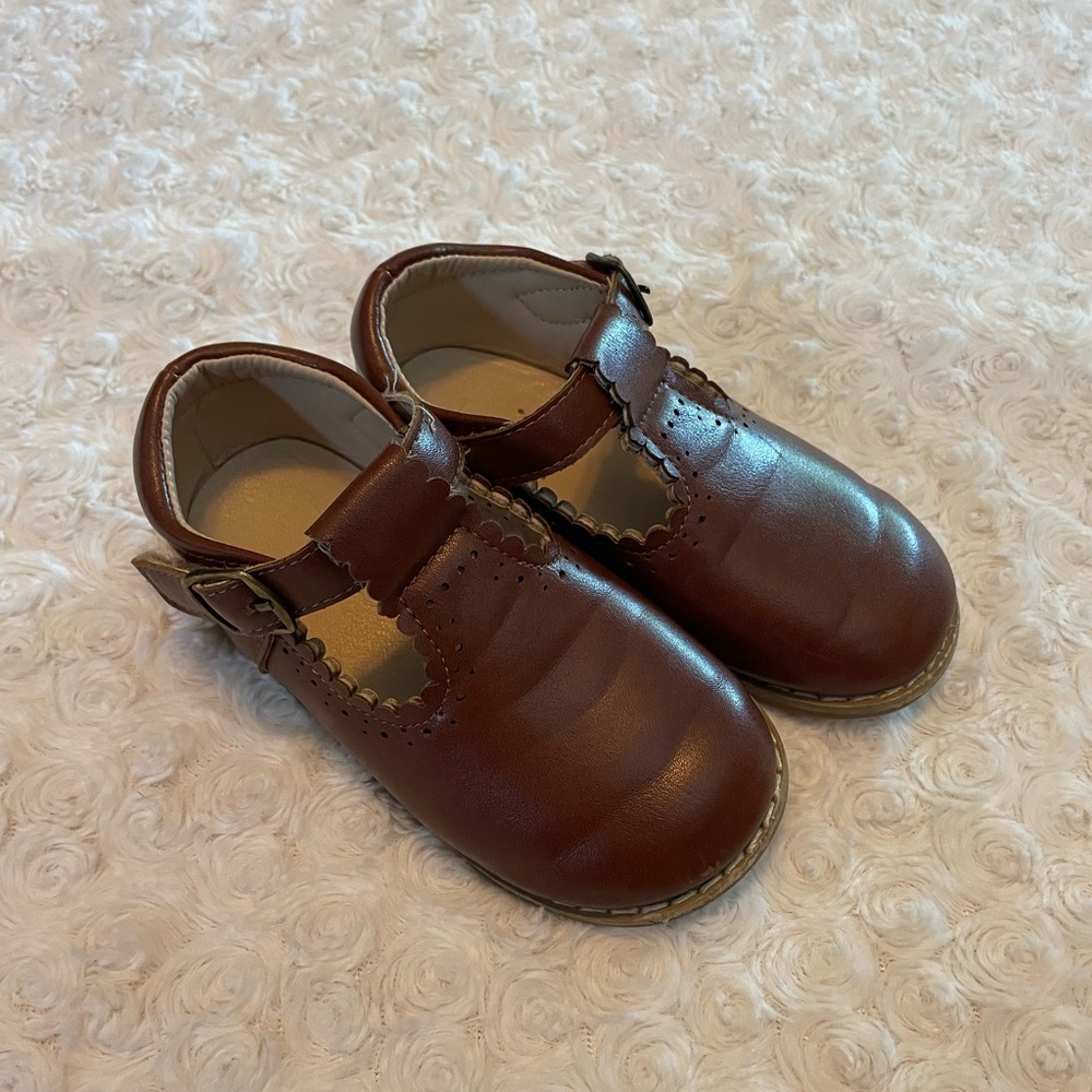 Brown scalloped leather dress shoes - Picture 5 of 5